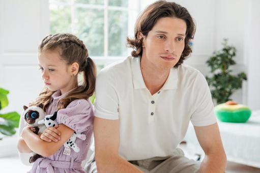 育休中の父親が娘と向き合いながら悩みや気づきを振り返っている様子