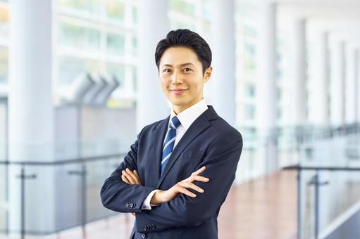 職場復帰に向けて会社の人に連絡しようと考えている男性