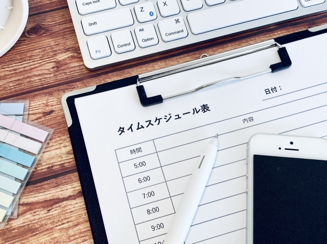 時間ごとに区切られたタイムスケジュール表